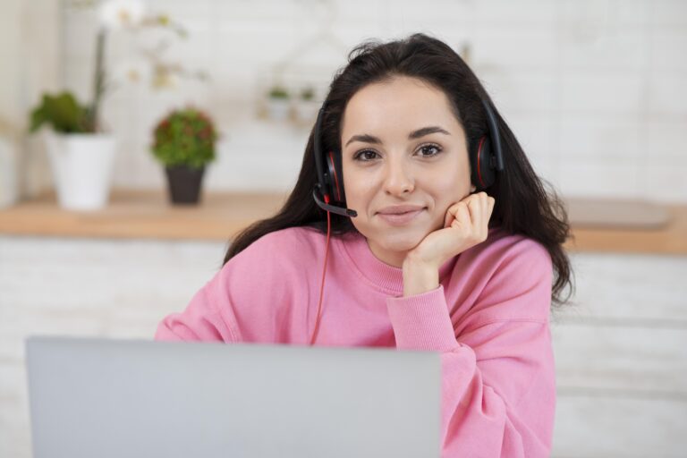 portrait-blogger-with-headset